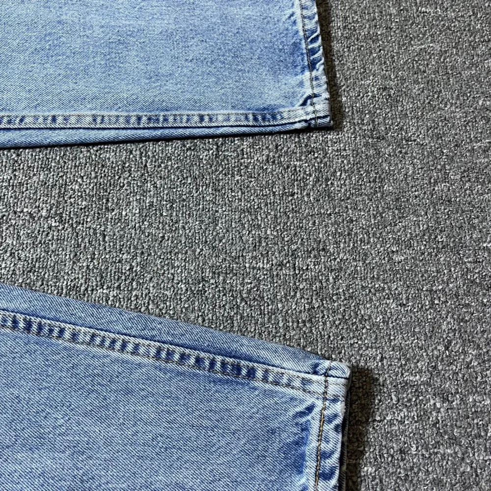 Vintage Levis 550 Relaxed Fit Tapered Leg Jeans 36x32 Blue Light Wash 90s USA